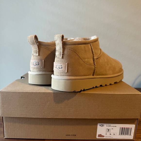 UGG Ultra Mini Classic Driftwood! - Picture 4 of 7